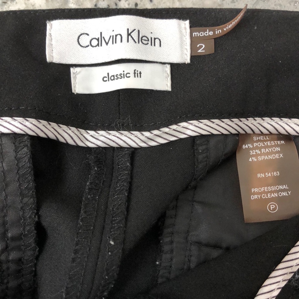 Size 2 Calvin Klein black work pant. Classic fit